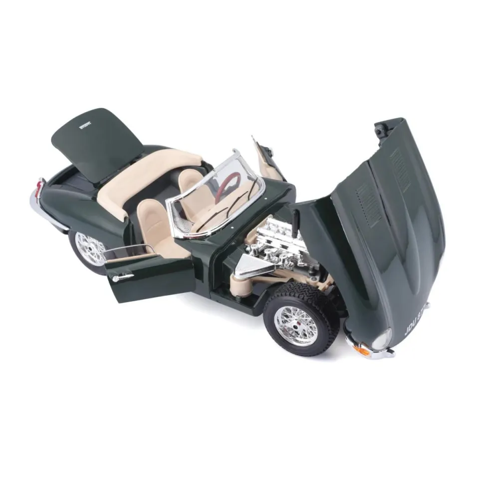 Burago 1/18 Jaguar E Cabriolet 1961 Diecast Model