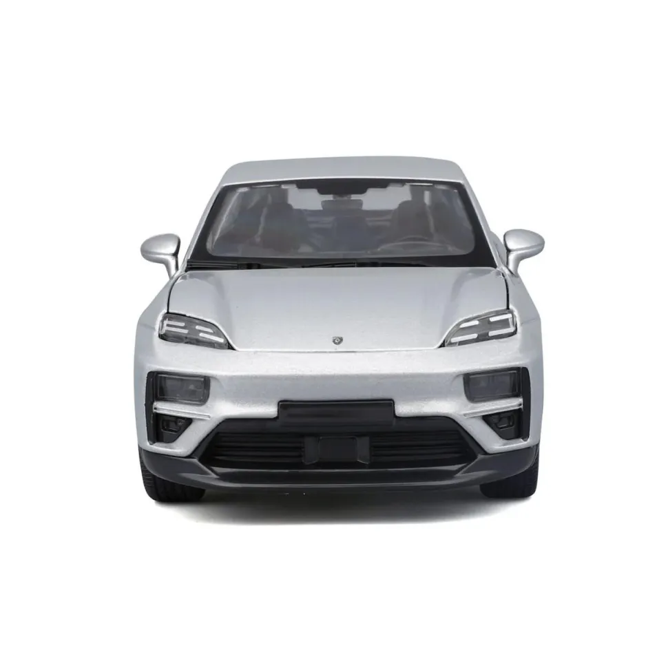 Burago 1/24 Porsche Macan Turbo Silver Diecast Model