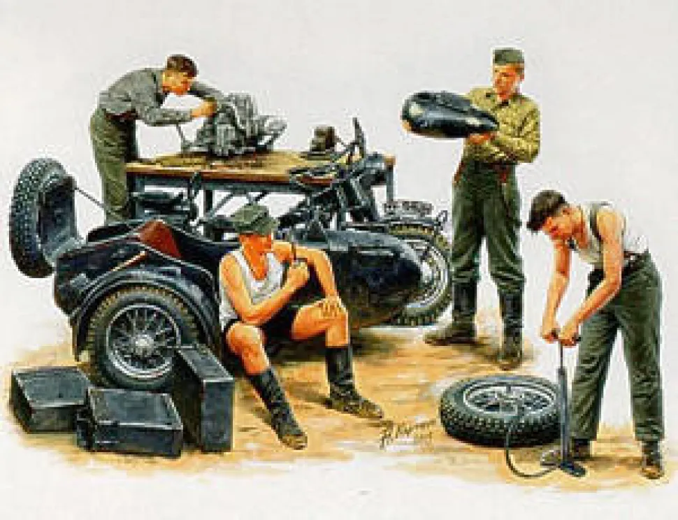 Master Box 1/35 German Motorcycle Repair Crew