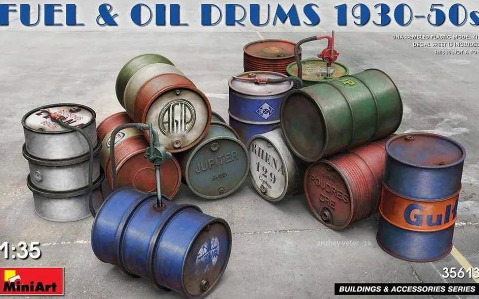 MiniArt 1/35 Fuel and Oil Drums 1930-50s Model Kit