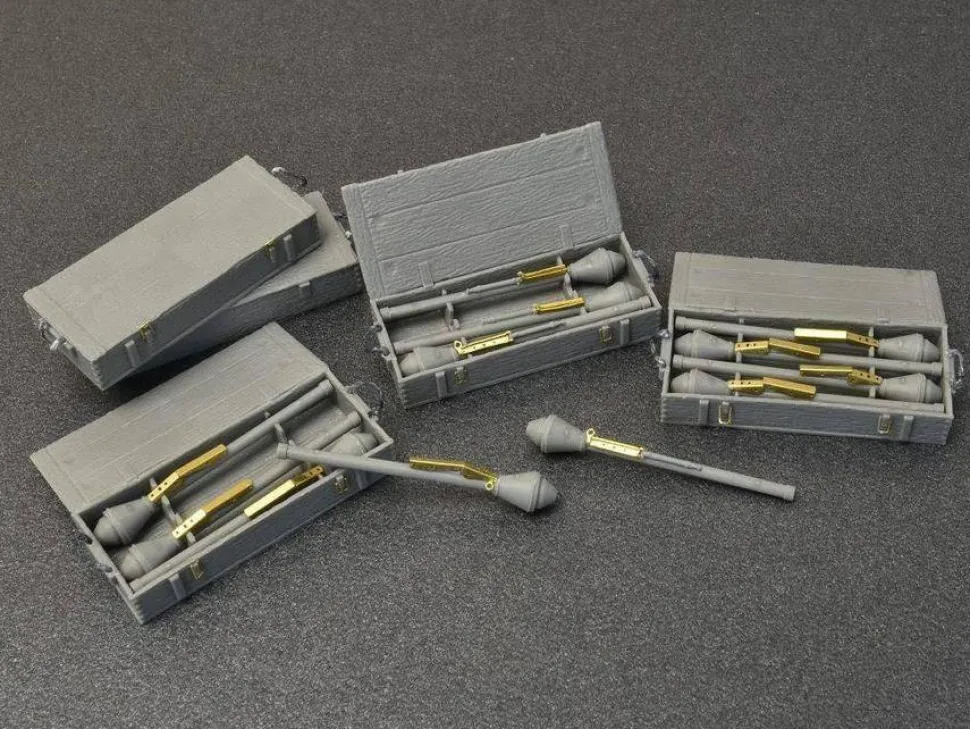 MiniArt 1/35 Panzerfaust 30/60 Model Kit