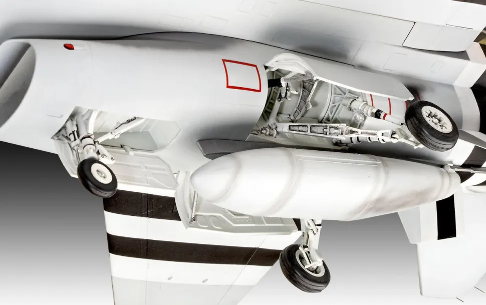 Revell 1/32 General Dynamics F-16 Falcon 50th Anniversary