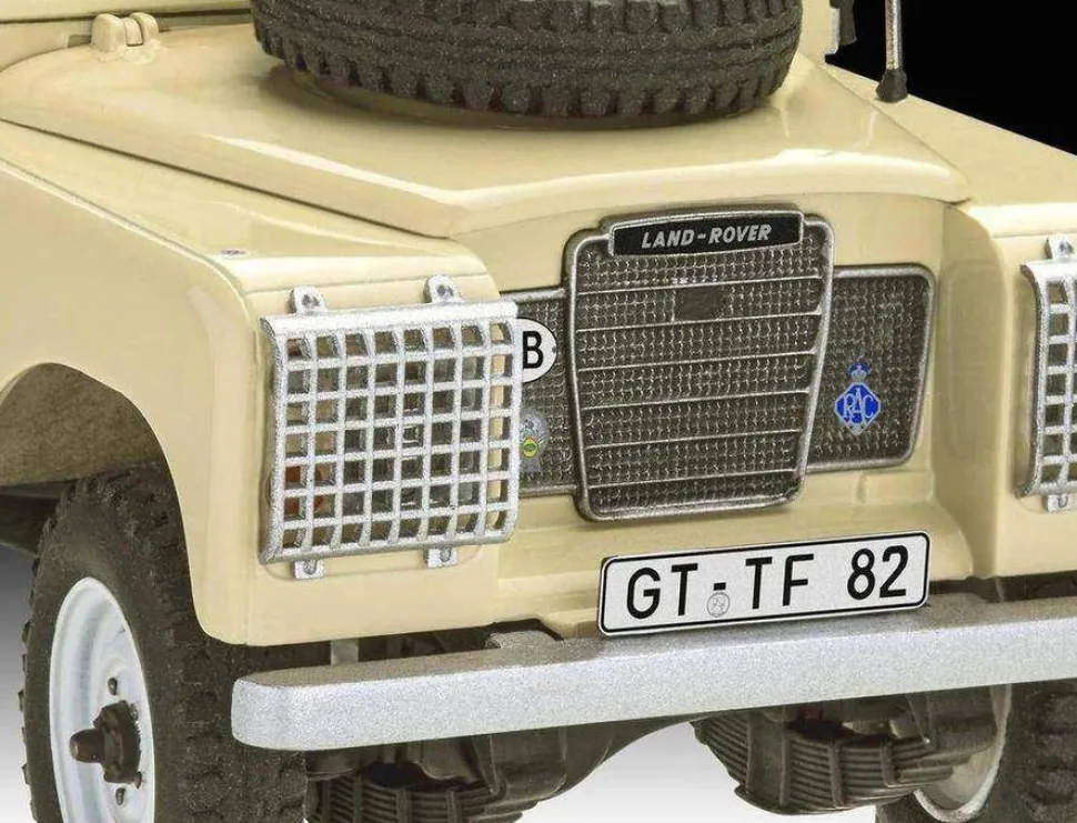 Revell 1/24 Land Rover Series III LWB 109 Commercial