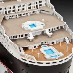 Revell 1/700 Queen Mary 2
