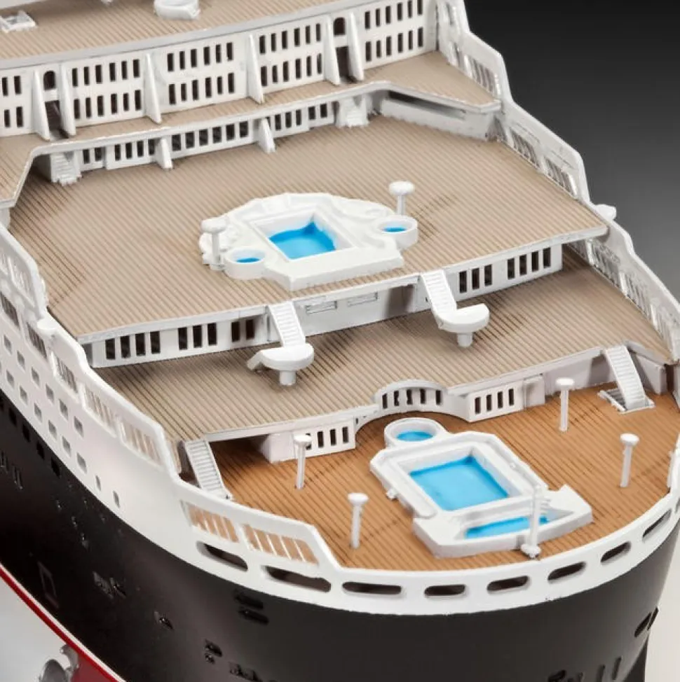 Revell 1/700 Queen Mary 2