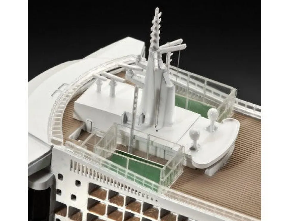 Revell 1/700 Queen Mary 2
