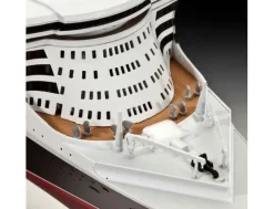 Revell 1/700 Queen Mary 2
