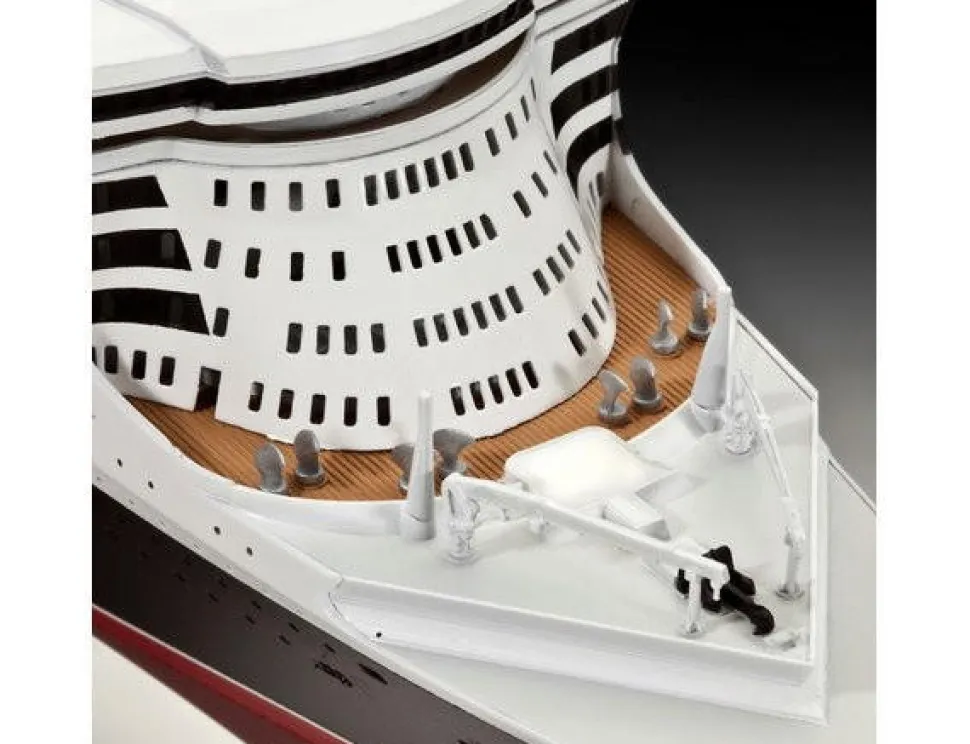 Revell 1/700 Queen Mary 2