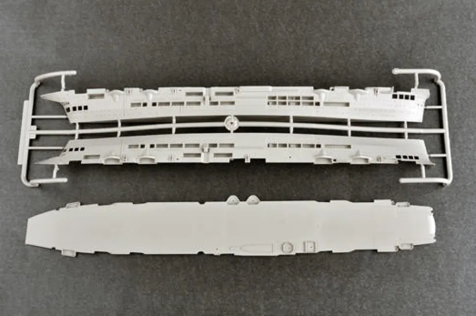 Trumpeter 1/700 HMS Ark Royal 1939